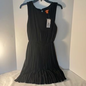 NWT Joe Fresh Women’s Black Pleated and Lined Above the Knee Dress S: Medium